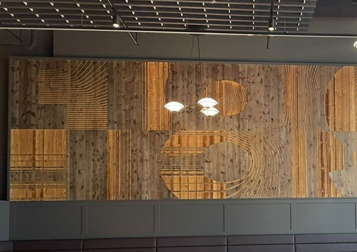Rückwand in einem Restaurant veredelt