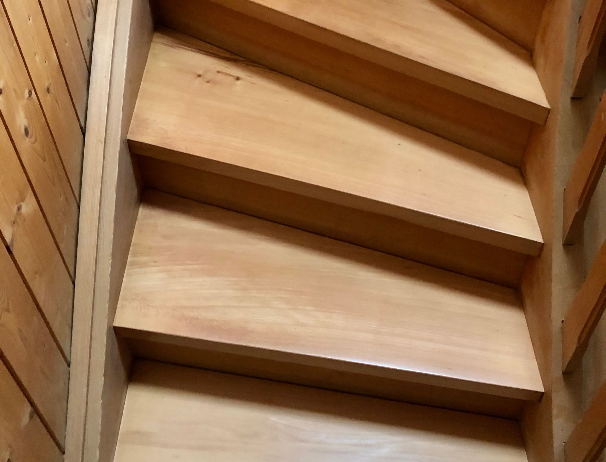 Buchenholz-Treppe neu 