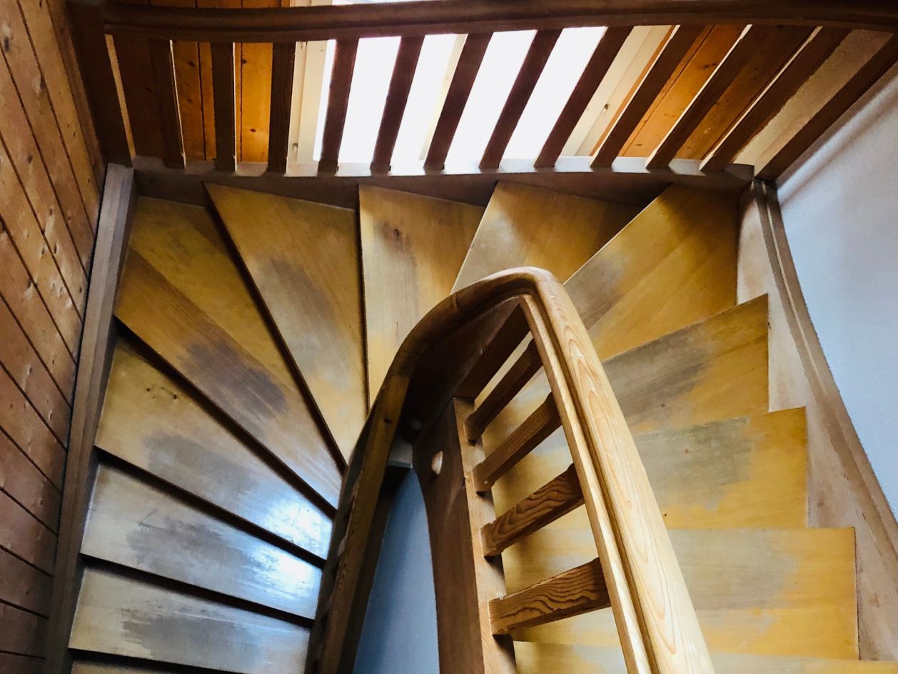 Buchenholz-Treppe alt