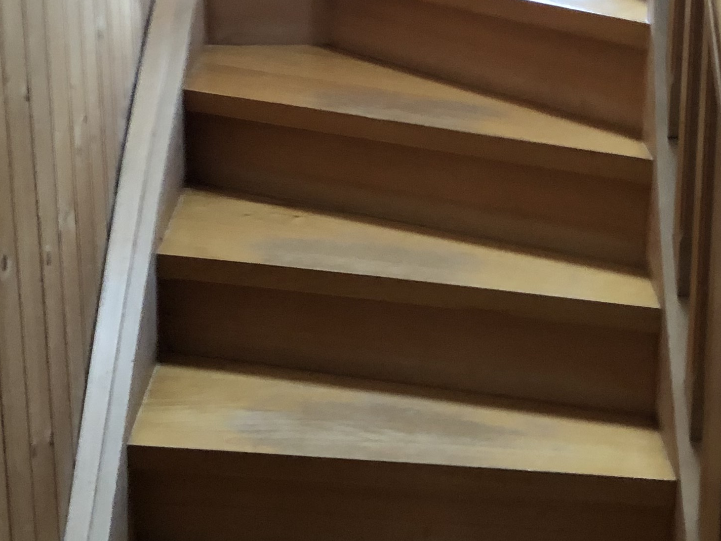 Buchenholz- Treppe alt