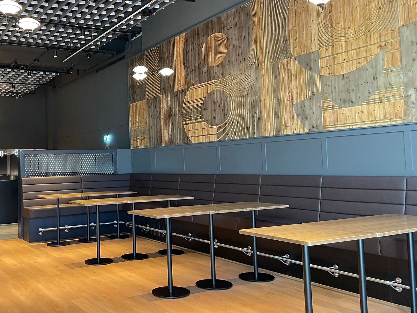 Rückwand in einem Restaurant behandelt