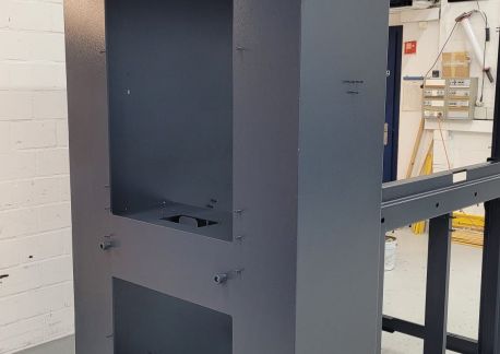 Struckturlack auf Maschinenverkleidung